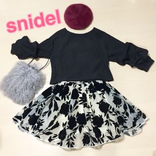 スナイデル(SNIDEL)のスナイデル♡ふんわり花柄スカート(ひざ丈スカート)