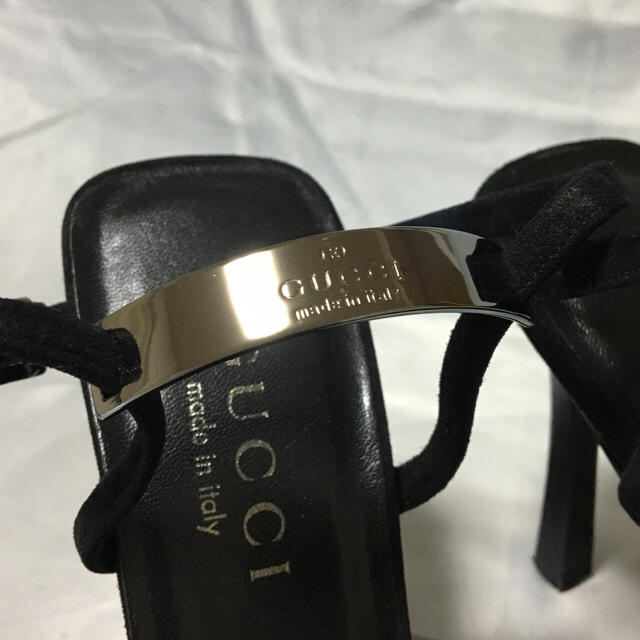 Gucci(グッチ)の美品グッチGUCCIスエードプレートパンプス6Bブラック レディースの靴/シューズ(ハイヒール/パンプス)の商品写真
