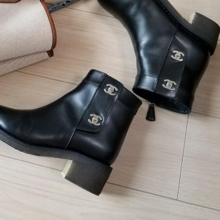 シャネル(CHANEL)のシャネル ターンロック ショート ブーツ パンプス ヴィトン ディオール プラダ(ブーツ)