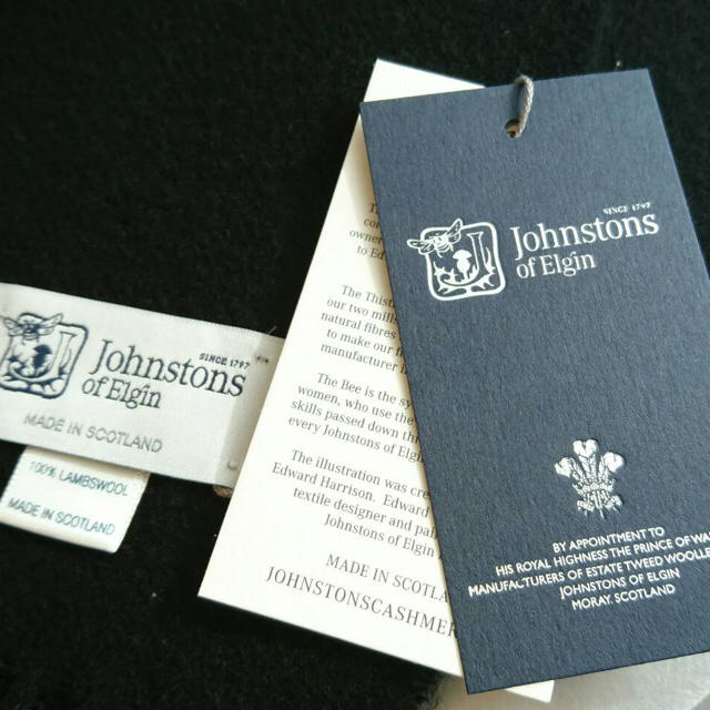 Johnstons(ジョンストンズ)の【新品】ジョンストンズ  Johnstons ストール  ブラック ウール レディースのファッション小物(マフラー/ショール)の商品写真