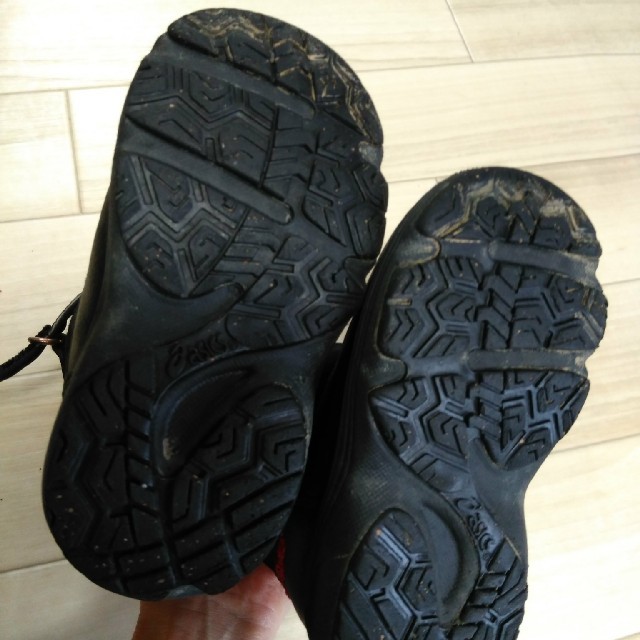 asics(アシックス)のアシックス　完全防水スノーブーツ15ｾﾝﾁ黒 キッズ/ベビー/マタニティのキッズ靴/シューズ(15cm~)(ブーツ)の商品写真