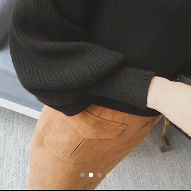 黒　ゆるニットセーター　パフ袖ハイネック レディースのトップス(ニット/セーター)の商品写真
