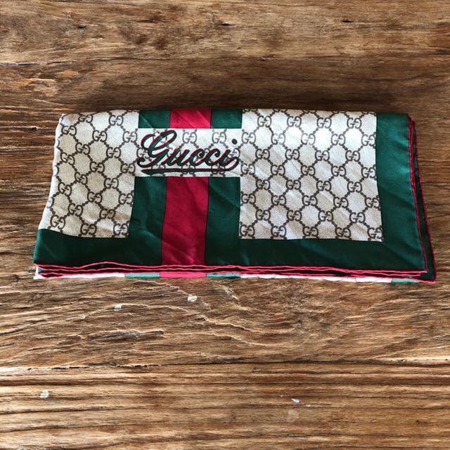 Gucci(グッチ)のgucci スカーフ  シェリーライン ウェブカラー 66/64 メンズのファッション小物(その他)の商品写真