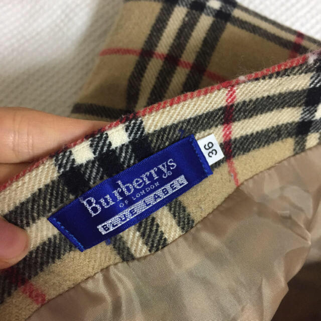 BURBERRY(バーバリー)のBurberry blue label wool pencil skirt. レディースのスカート(ひざ丈スカート)の商品写真