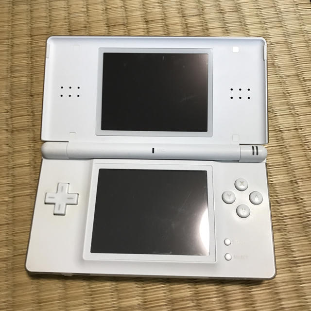 ニンテンドーDS(ニンテンドーDS)のニンテンドーDS lite エンタメ/ホビーのゲームソフト/ゲーム機本体(携帯用ゲーム機本体)の商品写真