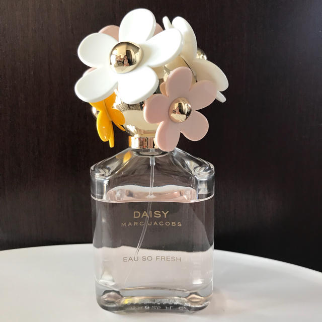 MARC BY MARC JACOBS(マークバイマークジェイコブス)のマーク ジェイコブス 香水 デイジー オードトワレ 75ml コスメ/美容の香水(香水(女性用))の商品写真