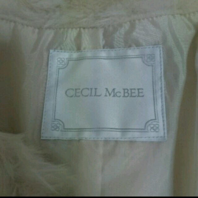 CECIL McBEE(セシルマクビー)のセシルマクビー ファーコート レディースのジャケット/アウター(毛皮/ファーコート)の商品写真