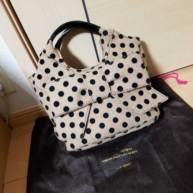 kate spade new york(ケイトスペードニューヨーク)の値下げ！美品 kate spade ｳｰﾙりぼんﾊﾝﾄﾞﾊﾞｯｸﾞ レディースのバッグ(ハンドバッグ)の商品写真