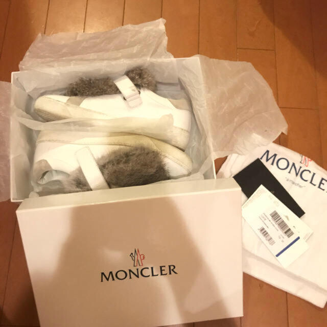 MONCLER(モンクレール)のmoncler ファー スニーカー レディースの靴/シューズ(スニーカー)の商品写真