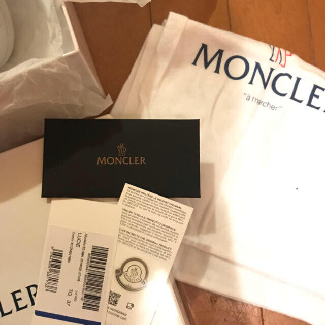 MONCLER(モンクレール)のmoncler ファー スニーカー レディースの靴/シューズ(スニーカー)の商品写真