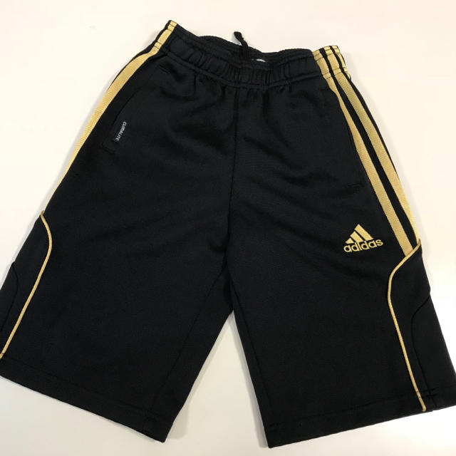 adidas(アディダス)のFlower様専用  アディダスハーフパンツ キッズ/ベビー/マタニティのキッズ服男の子用(90cm~)(パンツ/スパッツ)の商品写真