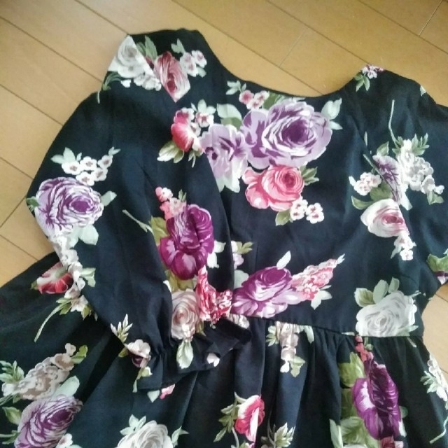 asos(エイソス)の♡くみ様専用♡ASOS マタニティ 花柄ワンピース 2枚セット キッズ/ベビー/マタニティのマタニティ(マタニティワンピース)の商品写真