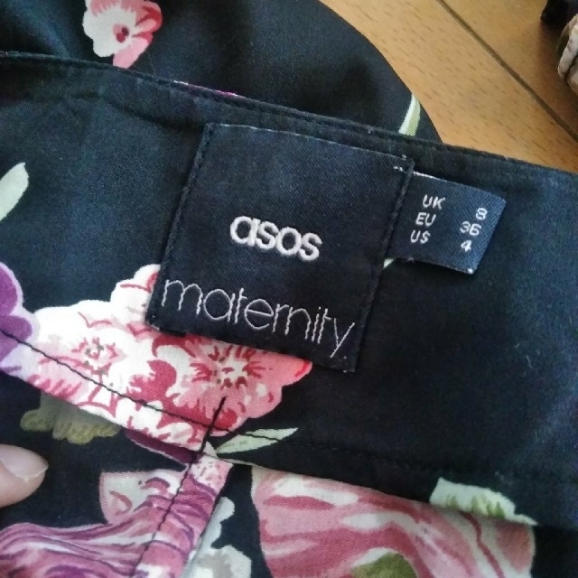 asos(エイソス)の♡くみ様専用♡ASOS マタニティ 花柄ワンピース 2枚セット キッズ/ベビー/マタニティのマタニティ(マタニティワンピース)の商品写真