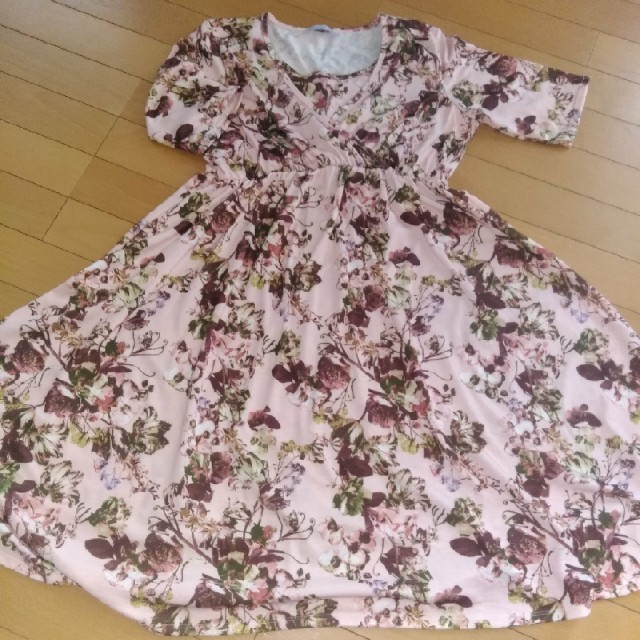 asos(エイソス)の♡くみ様専用♡ASOS マタニティ 花柄ワンピース 2枚セット キッズ/ベビー/マタニティのマタニティ(マタニティワンピース)の商品写真