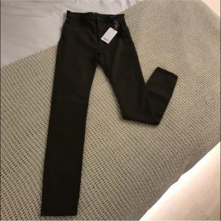 ザラ(ZARA)のstradivarius 新品未使用 ハイウエスト モスグリーンスキニーパンツM(スキニーパンツ)