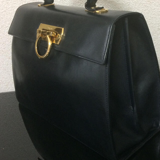 Salvatore Ferragamo(サルヴァトーレフェラガモ)のサルヴァトーレ フェラガモ ガンチーニ ハンドバッグ ブラック O212181 レディースのバッグ(ハンドバッグ)の商品写真