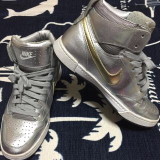 ナイキ(NIKE)の【送料込み】NIKE☆ハイカットスニーカー☆シルバー×ゴールド(スニーカー)