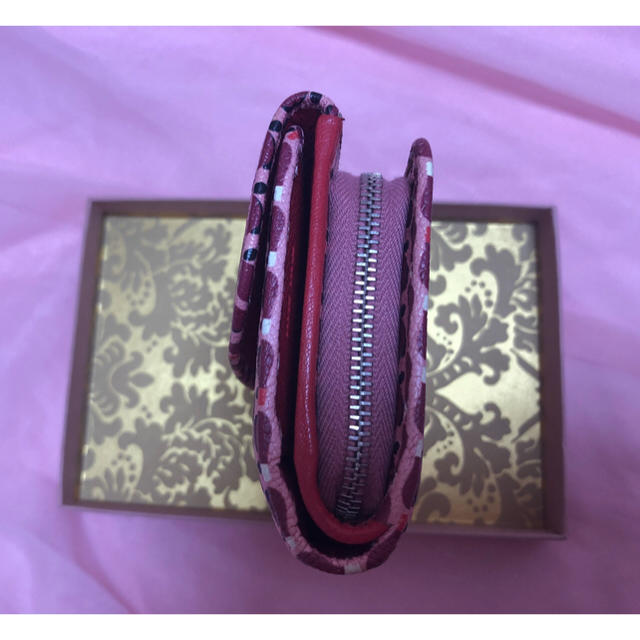 miumiu(ミュウミュウ)の【ほのち様専用】Pear柄が可愛い♡miumiu折財布 レディースのファッション小物(財布)の商品写真