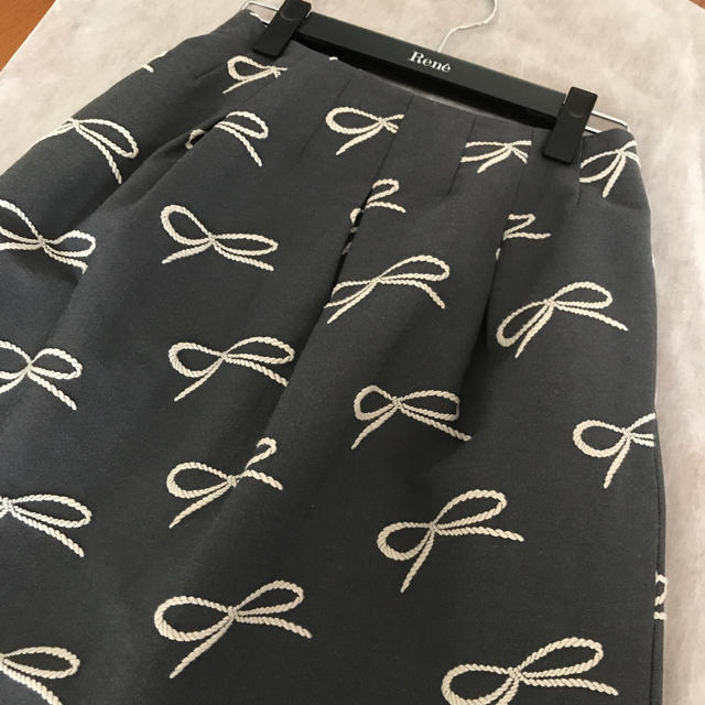 M'S GRACY(エムズグレイシー)のエムズグレイシー♡リボン柄スカート36 レディースのスカート(ひざ丈スカート)の商品写真