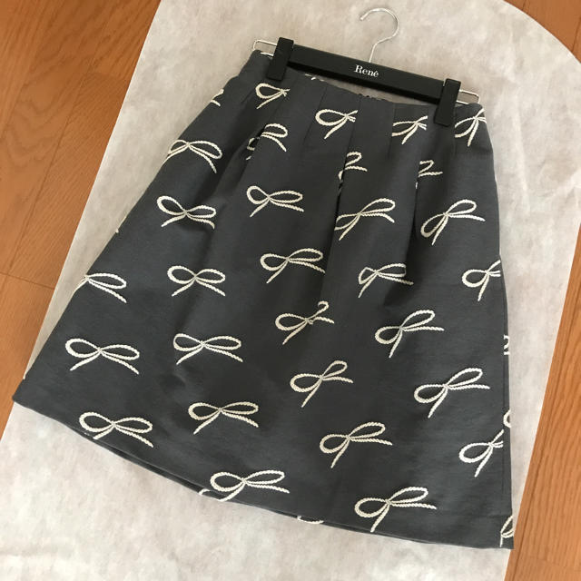 M'S GRACY(エムズグレイシー)のエムズグレイシー♡リボン柄スカート36 レディースのスカート(ひざ丈スカート)の商品写真