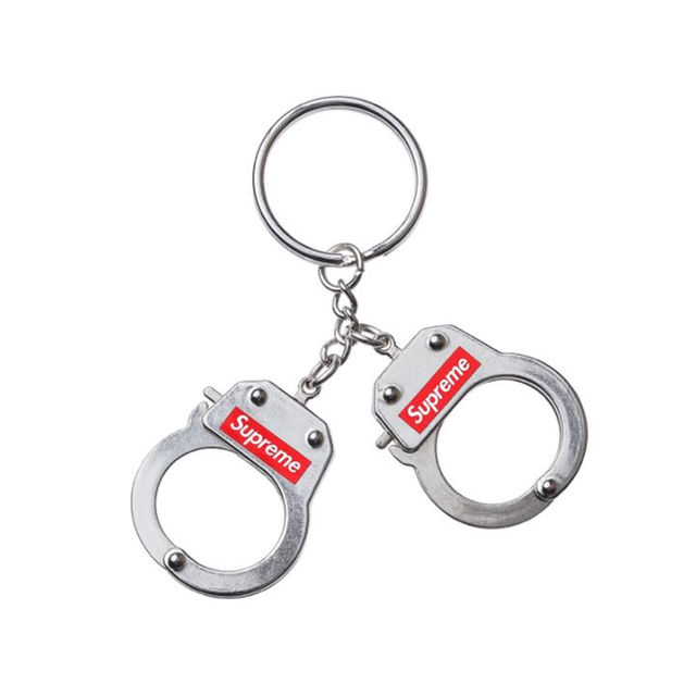 Supreme(シュプリーム)のSupreme handcuffs keychain  手錠 キーホルダー メンズのファッション小物(その他)の商品写真