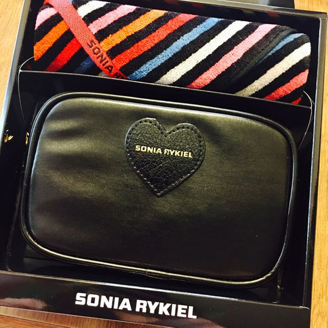 SONIA RYKIEL(ソニアリキエル)のソニアリキエル☆タオルハンカチとポーチのセット☆プレゼントに☆ブラック レディースのファッション小物(ハンカチ)の商品写真