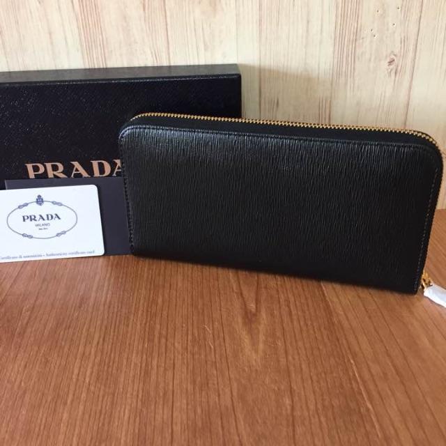 PRADA   レア 新品！縦サフィアーノ ラウンドジップ長財布 中赤 mami