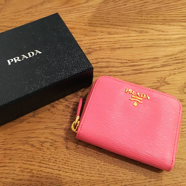 PRADA(プラダ)の美品！プラダ コインケースᵕ̤ᴗᵕ̤ 財布  レディースのファッション小物(コインケース)の商品写真