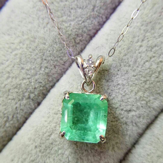 日本未入荷 美色 エメラルド 大粒 3.05ct ダイヤモンド プラチナ