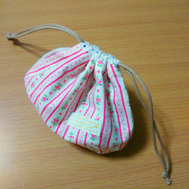 【未使用】ミニ巾着  巾着袋  花柄 レディースのバッグ(ボディバッグ/ウエストポーチ)の商品写真