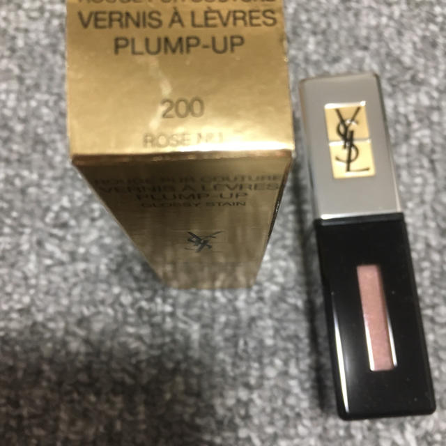 Yves Saint Laurent Beaute(イヴサンローランボーテ)のひろ様ご専用 サンローランルージュプランパ200番 ❤️新品未使用品 自宅保管品 コスメ/美容のベースメイク/化粧品(リップグロス)の商品写真