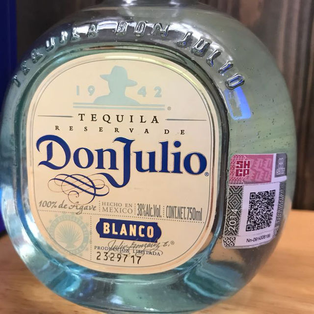 TEQUILA Donjulio BLANCO テキーラ ドンフリオ ブランコ 食品/飲料/酒の酒(蒸留酒/スピリッツ)の商品写真