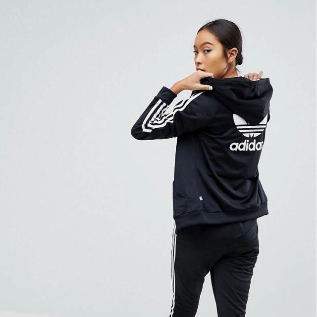 adidas(アディダス)の【 Lサイズ】 新品タグ付き adidas  フーディージャージ ロゴ ブラック レディースのトップス(パーカー)の商品写真