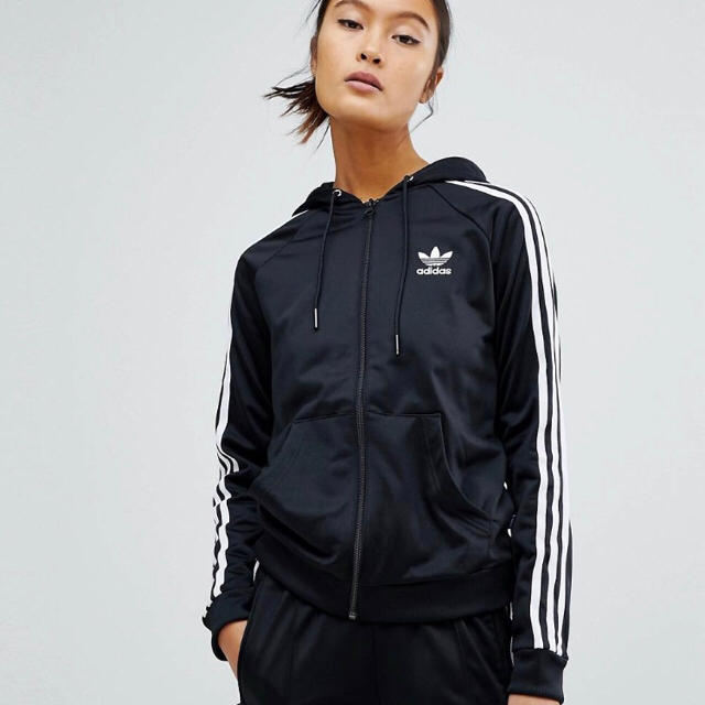 adidas(アディダス)の【 Lサイズ】 新品タグ付き adidas  フーディージャージ ロゴ ブラック レディースのトップス(パーカー)の商品写真