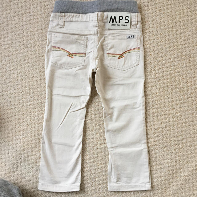 MPS(エムピーエス)のMPS オフホワイトパンツ キッズ/ベビー/マタニティのキッズ服男の子用(90cm~)(パンツ/スパッツ)の商品写真