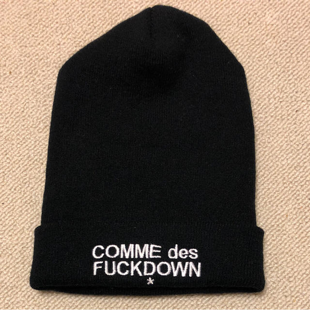 SSUR(サー)のCOMME des FUCKDOWN ビーニー SSUR メンズの帽子(ニット帽/ビーニー)の商品写真