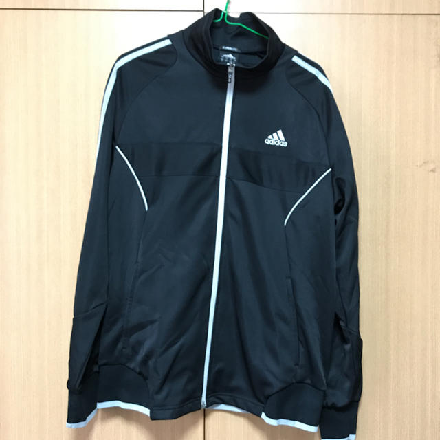 adidas(アディダス)の美品【アディダス】ウィンドブレーカー/アウター/ジャージ/黒/日本サイズO スポーツ/アウトドアのスポーツ/アウトドア その他(その他)の商品写真