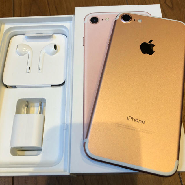 iPhone(アイフォーン)のiphone7  128GB ドコモ docomo ローズゴールド スマホ/家電/カメラのスマートフォン/携帯電話(スマートフォン本体)の商品写真