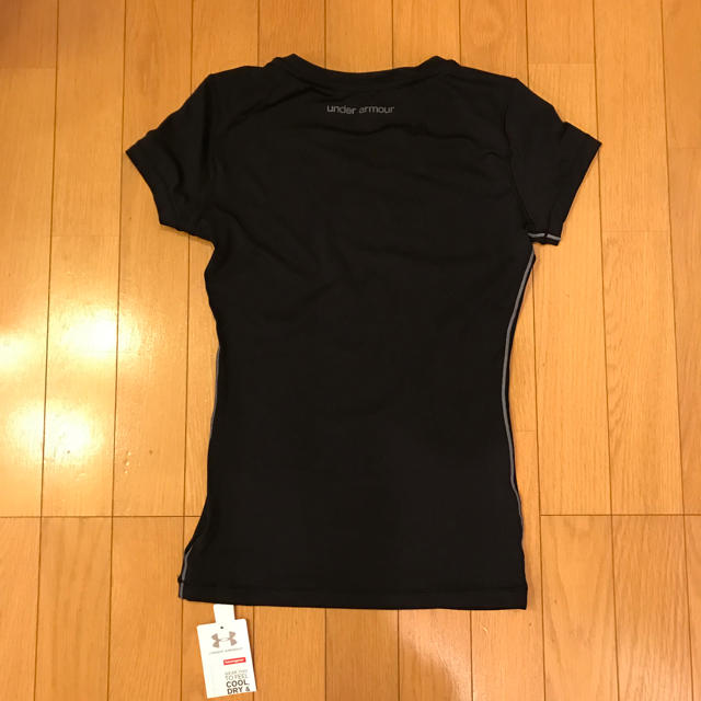 UNDER ARMOUR(アンダーアーマー)の新品タグ付き UNDER ARMOUR Ｔシャツ レディースのトップス(Tシャツ(半袖/袖なし))の商品写真
