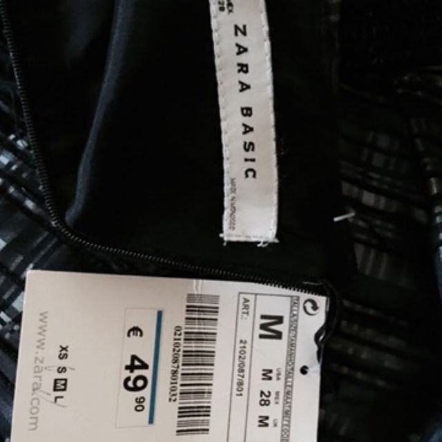 ZARA(ザラ)の未使用　ZARA ベアトップワンピース（ブラック&グレー） レディースのフォーマル/ドレス(その他ドレス)の商品写真