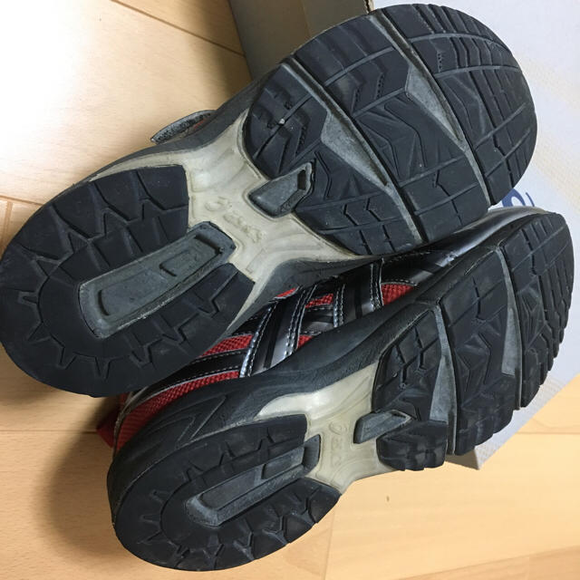 asics(アシックス)のアシックス すくすく 21.5 GDRUNNER キッズ/ベビー/マタニティのキッズ靴/シューズ(15cm~)(スニーカー)の商品写真