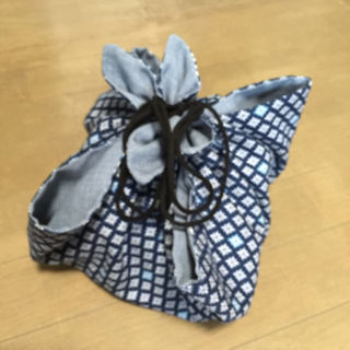 リバーシブル巾着(紺に白の菱形の花柄&ライトグレー)(バッグ)