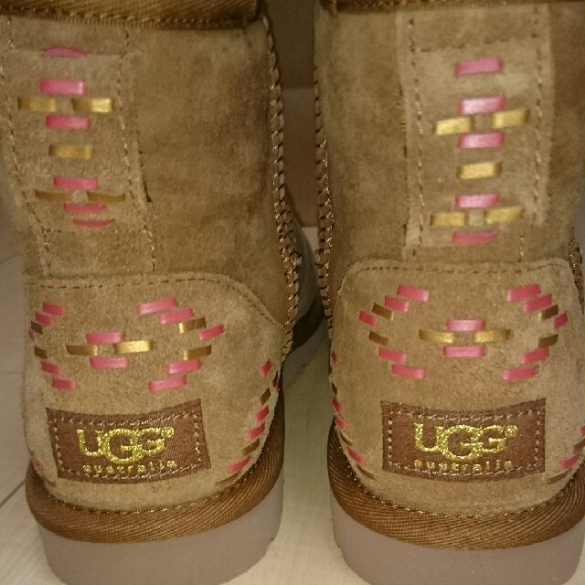 UGG(アグ)のUGG  クラシックミニ ブーツ ムートン クラシックショート アグ レディースの靴/シューズ(ブーツ)の商品写真