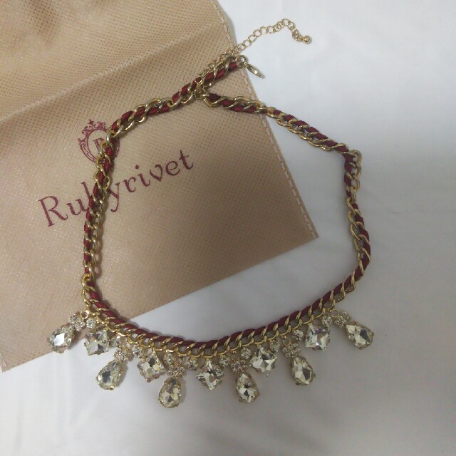 Rubyrivet(ルビーリベット)のRubyrivet ビジューリボンネックレス レディースのアクセサリー(ネックレス)の商品写真