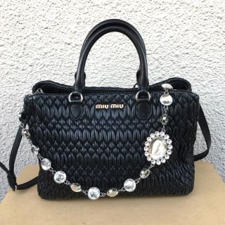 ミュウミュウ(miumiu)の紗和香様専用ミュウミュウmiumiuナッパクリスタル正規品ビジュー大人気バッグ(ハンドバッグ)