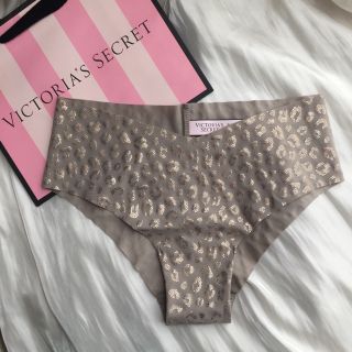 ヴィクトリアズシークレット(Victoria's Secret)のVSレオパードショーツ(グレージュ)(ショーツ)