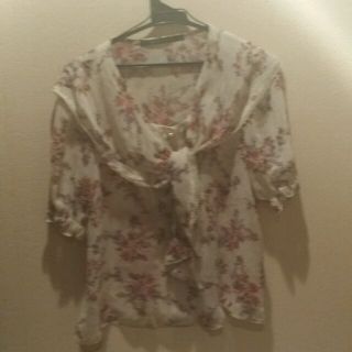 フィント(F i.n.t)の花柄シフォンスカーフ衿ブラウス(シャツ/ブラウス(半袖/袖なし))