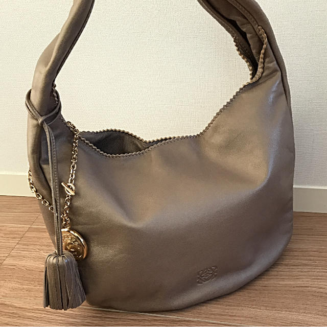 LOEWE 美品 ロエベ LOEWE ヴィエント チャームつきの通販 by りのゆ