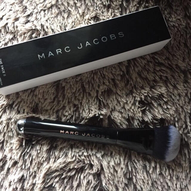 Sephora(セフォラ)のMARC JACOBS BEAUTY ブラシ コスメ/美容のベースメイク/化粧品(その他)の商品写真