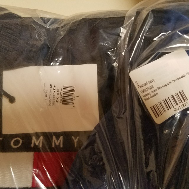 TOMMY HILFIGER(トミーヒルフィガー)の【日本サイズでM相当】Tommy jeans リバーシブル ボンバージャケット レディースのジャケット/アウター(ブルゾン)の商品写真